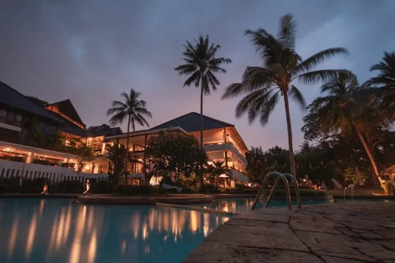 Hotel boutique con piscina y vista al mar